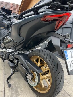 Yamaha Tmax TECH Max 560 - 4