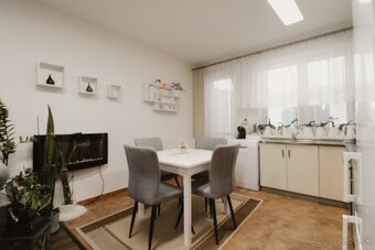 Elegantný 2-izbový byt s pozemkom a s parkovacím státím - 4