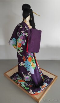 Japonská bábika vo fialovej - 4