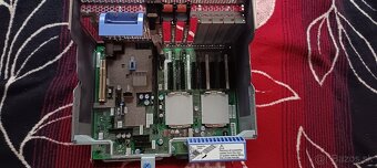 IBM časti serveru X3850 M2 - 4