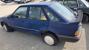 Ford Escort 1.3 rok 1986 - 4