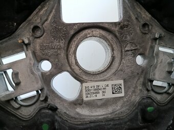 volant superb3 octavia3 3v0419091L 150€ - 4