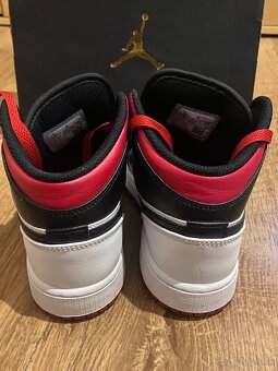 Air jordan 1 mid - 4