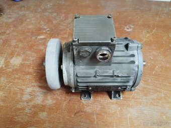 ABB ACS141-K75-1 + asynchrónny elektromotor 0,37 kW - 4