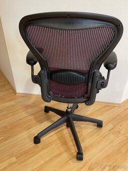 Herman Miller Aeron - veľkosť B - 4