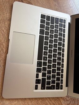 Apple MacBook Air 13 (2017) - 4