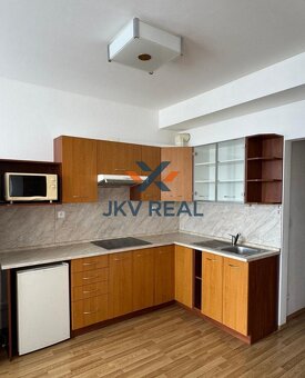 Na predaj útulný 1 izbový byt po kompletnej rekonštrukcii - 4