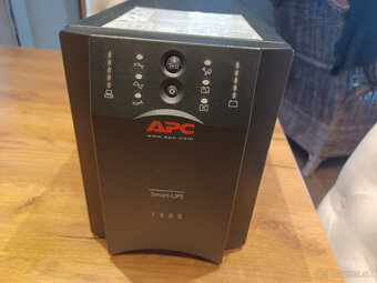 Profesionálna UPS APC Smart-UPS 1500VA – nová batéria, čistý - 4