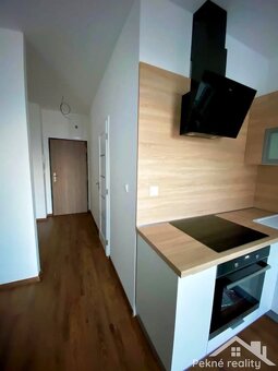 Prenájom zariadeného 1 izbového bytu s garážovým státím Zvol - 4