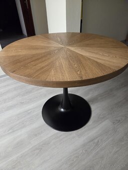 Okrúhly stôl - 4