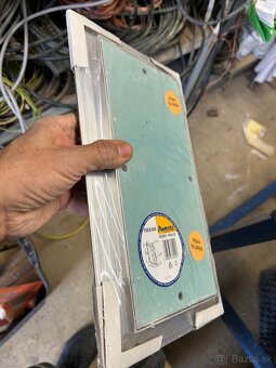 Revízne dvierka - Hliníkový revízny kryt 150x300 - 4