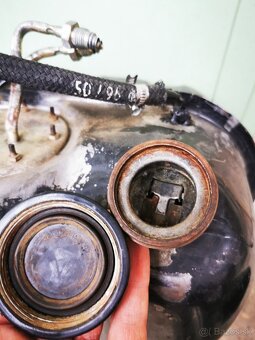 Lada Vaz Žiguli 2104 2107 Nádrž vstrekovač - 4