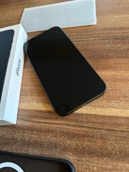 Predám Apple IPhone 13 128GB. Bez známok používannia. - 4