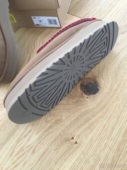 UGG TAZZ dámske kožené šľapky - 4