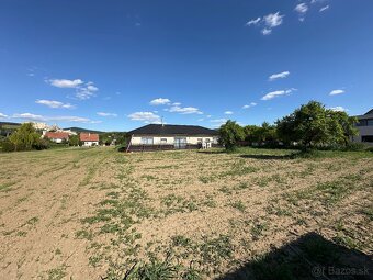 Beckov - Pozemok 700 m², pokojná ulica - 4