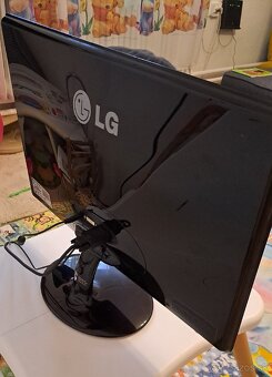 23" palcový LG Flatron E2350T-PN - 4