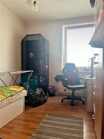 Slnečný 3 izbový byt v centre, ulica Okružná, Levice - 4