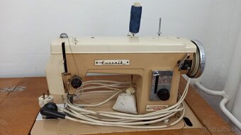 Šijací stroj Lúčnik - 4