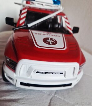 Bruder hasičské auto - 4