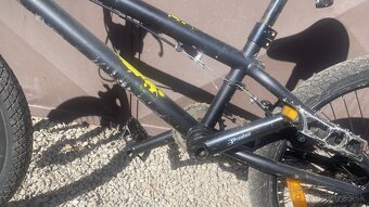 Freestylový bicykel BMX skakaci - 4