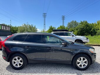 Volvo XC60 2.4D Momentum Geartronic - 4