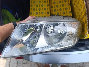 Škoda Octavia 2 predné ľavé a pravé svetlo - 4