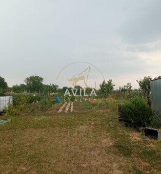 NA PREDAJ: stavebný pozemok 1962m2 s menším RD - Šoporňa - 4