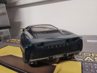 Model 1:18 Jaguar XJ220 - 4
