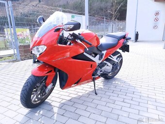 Honda VFR800f - 4