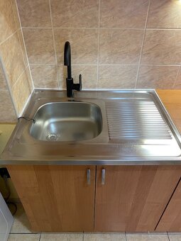 Predám 1-izb. zar. a prerobený byt na sídlisku Stred v PB - 4