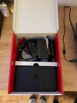 Nintendo Switch OLED - TOP stav + 2 ovládače + 2 hry - 4