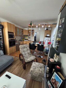 Predaj 3 izb. bytu s tromi balkónmi - 4