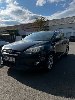 FORD FOCUS SEDAN - 4