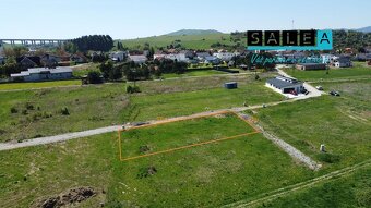ROVINATÝ STAVEBNÝ POZEMOK V SUPER LOKALITE, 696m2, ŽILINA - - 4