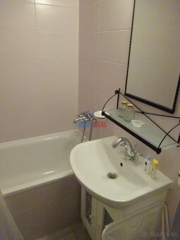 LATORICKÁ pri OC TESCO HRON, zariadený 1-IZB byt - 4