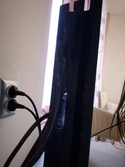 Ps 4 pro 1tb malo použivane bez chyby,v dobrom stave - 4