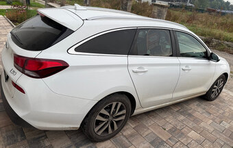Hyundai i30 WGN 1.6 CRDI 100 KW - 4