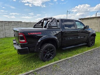 DODGE RAM 1500 5.7 HEMI 401PS 4X4 LARAMIE OFF-ROAD - 4