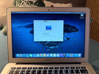Apple MacBook Air 13-inch - 4