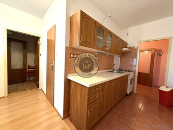 Na predaj 3iz. so zaskleným balkónom v Seredi - 4