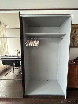 Zrkadlová šatníková skriňa 2,7m - top stav - 4