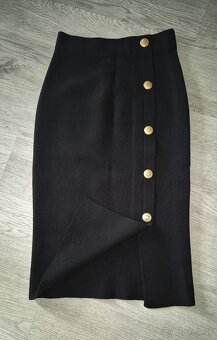 Úpletová sukňa so zlatými gombíkmi - 4