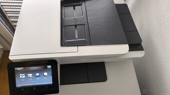 HP Color LaserJet Pro M477fdn + zasobnik na papier + tonery - 4