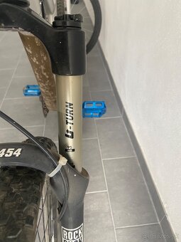 Giant - 4