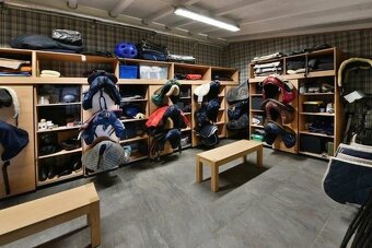 Stajní, ošetrovať koní - 4