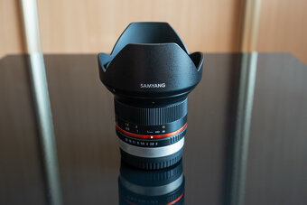 Predám SAMYANG 12 mm f/2 NCS CS pre Fujifilm X čierny - 4