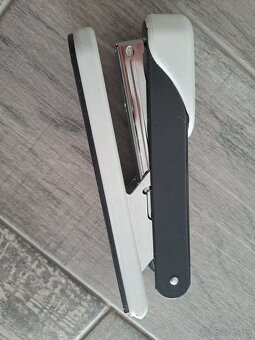 Kancelárske potreby, zakladače, spinkovače - 4