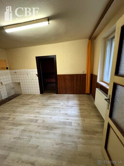 Plešivec v centre obce dom na predaj - 4