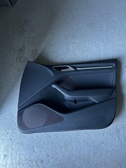 Predám zadné sedačky a dverové panely - 4