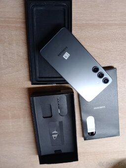 Samsung Galaxy S 24 - 4